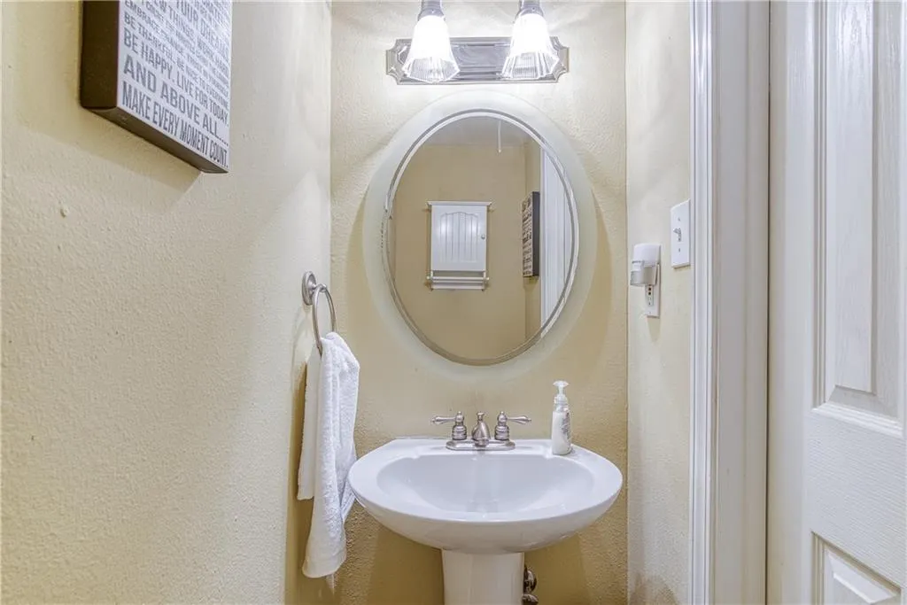 6940 Roswell Road Unit 25d, Atlanta, Georgia 30328, 2 Bedrooms Bedrooms, ,1 BathroomBathrooms,Residential,Sold,6940 Roswell Road Unit 25d,6825073