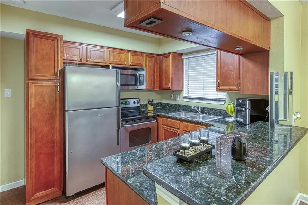 6940 Roswell Road Unit 25d, Atlanta, Georgia 30328, 2 Bedrooms Bedrooms, ,1 BathroomBathrooms,Residential,Sold,6940 Roswell Road Unit 25d,6825073