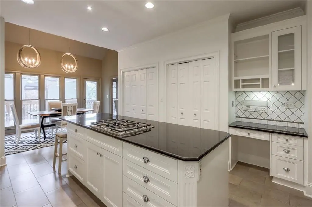 125 Grosvenor Place, Atlanta, Georgia 30328, 4 Bedrooms Bedrooms, ,3 BathroomsBathrooms,Residential,Sold,125 Grosvenor Place,6920478