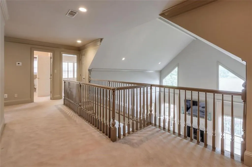 125 Grosvenor Place, Atlanta, Georgia 30328, 4 Bedrooms Bedrooms, ,3 BathroomsBathrooms,Residential,Sold,125 Grosvenor Place,6920478