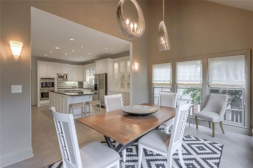 125 Grosvenor Place, Atlanta, Georgia 30328, 4 Bedrooms Bedrooms, ,3 BathroomsBathrooms,Residential,Sold,125 Grosvenor Place,6920478