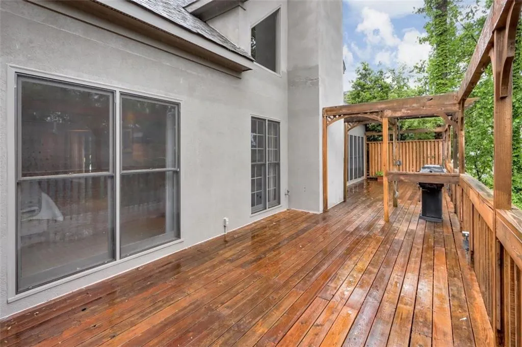 125 Grosvenor Place, Atlanta, Georgia 30328, 4 Bedrooms Bedrooms, ,3 BathroomsBathrooms,Residential,Sold,125 Grosvenor Place,6920478