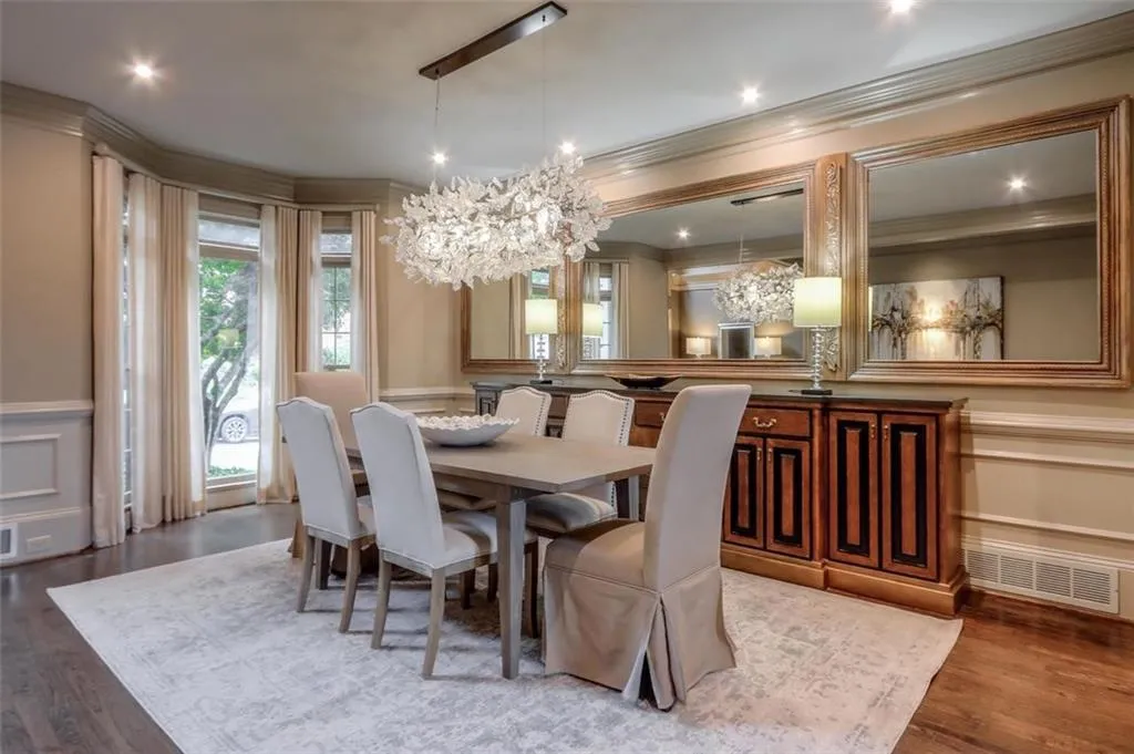 125 Grosvenor Place, Atlanta, Georgia 30328, 4 Bedrooms Bedrooms, ,3 BathroomsBathrooms,Residential,Sold,125 Grosvenor Place,6920478