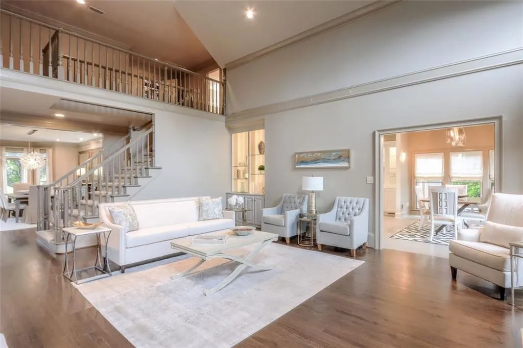 125 Grosvenor Place, Atlanta, Georgia 30328, 4 Bedrooms Bedrooms, ,3 BathroomsBathrooms,Residential,Sold,125 Grosvenor Place,6920478