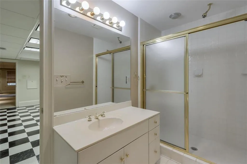 125 Grosvenor Place, Atlanta, Georgia 30328, 4 Bedrooms Bedrooms, ,3 BathroomsBathrooms,Residential,Sold,125 Grosvenor Place,6920478