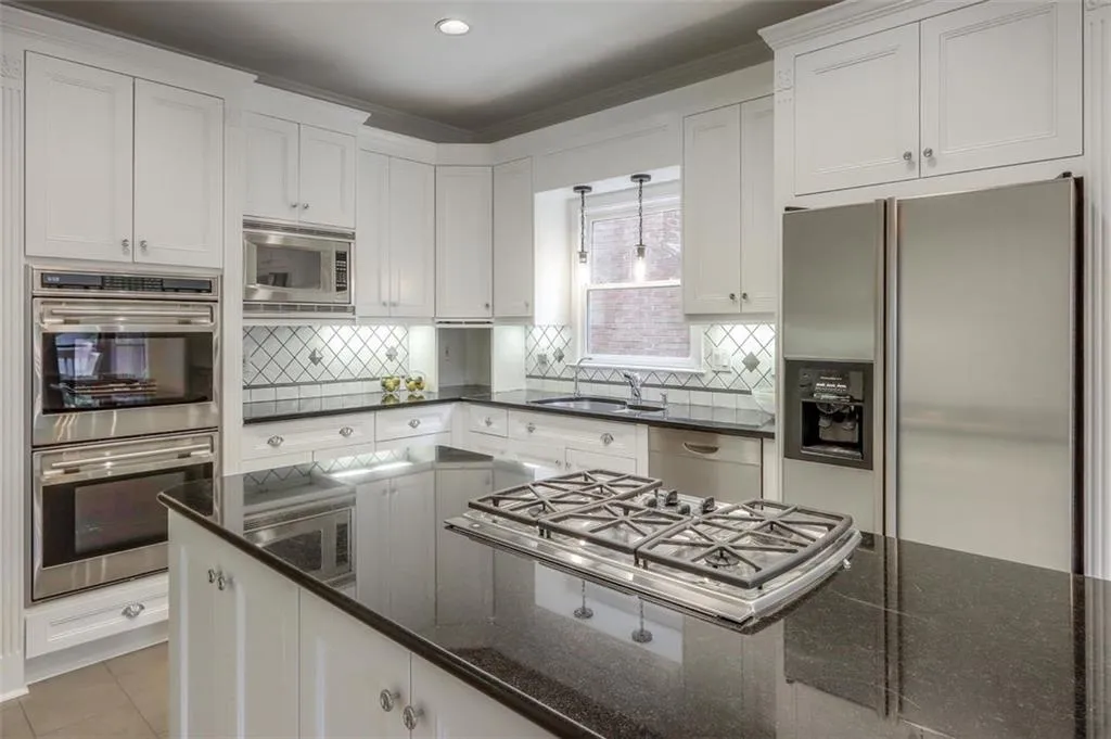 125 Grosvenor Place, Atlanta, Georgia 30328, 4 Bedrooms Bedrooms, ,3 BathroomsBathrooms,Residential,Sold,125 Grosvenor Place,6920478