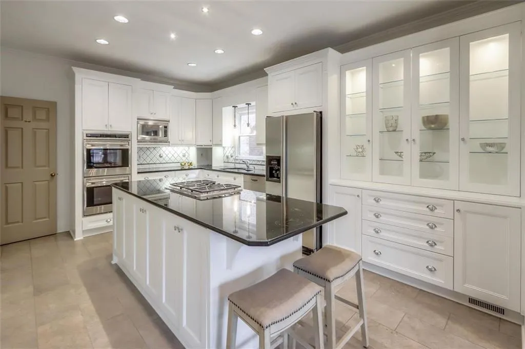 125 Grosvenor Place, Atlanta, Georgia 30328, 4 Bedrooms Bedrooms, ,3 BathroomsBathrooms,Residential,Sold,125 Grosvenor Place,6920478