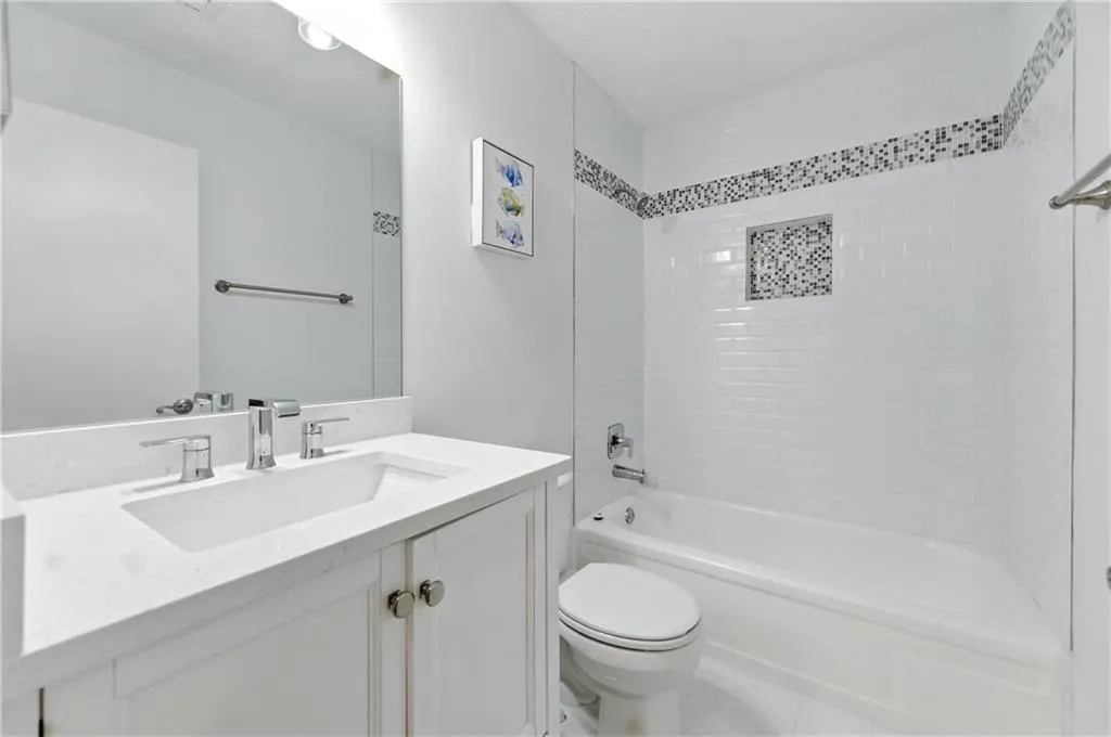 Full bath with vanity and bathing tub / shower combination