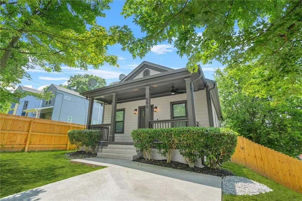 556 Paines Avenue Nw, Atlanta, Georgia 30318, 4 Bedrooms Bedrooms, ,2 BathroomsBathrooms,Residential,For Sale,556 Paines Avenue Nw,7606738