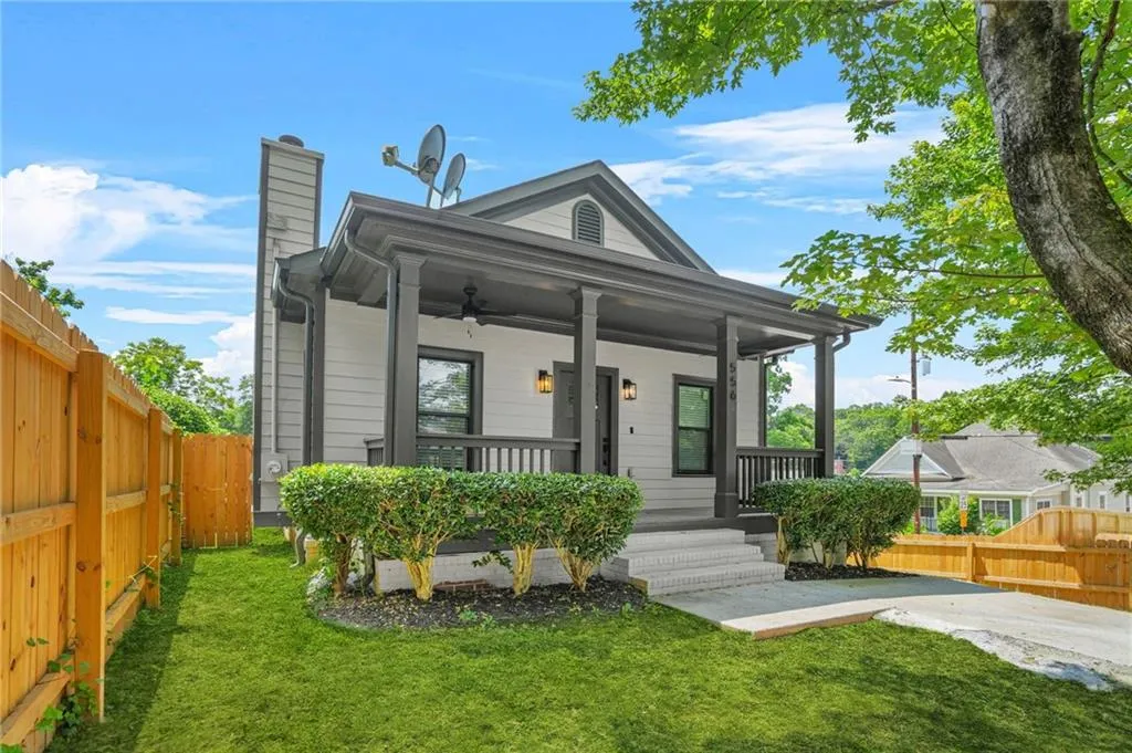 556 Paines Avenue Nw, Atlanta, Georgia 30318, 4 Bedrooms Bedrooms, ,2 BathroomsBathrooms,Residential,For Sale,556 Paines Avenue Nw,7606738