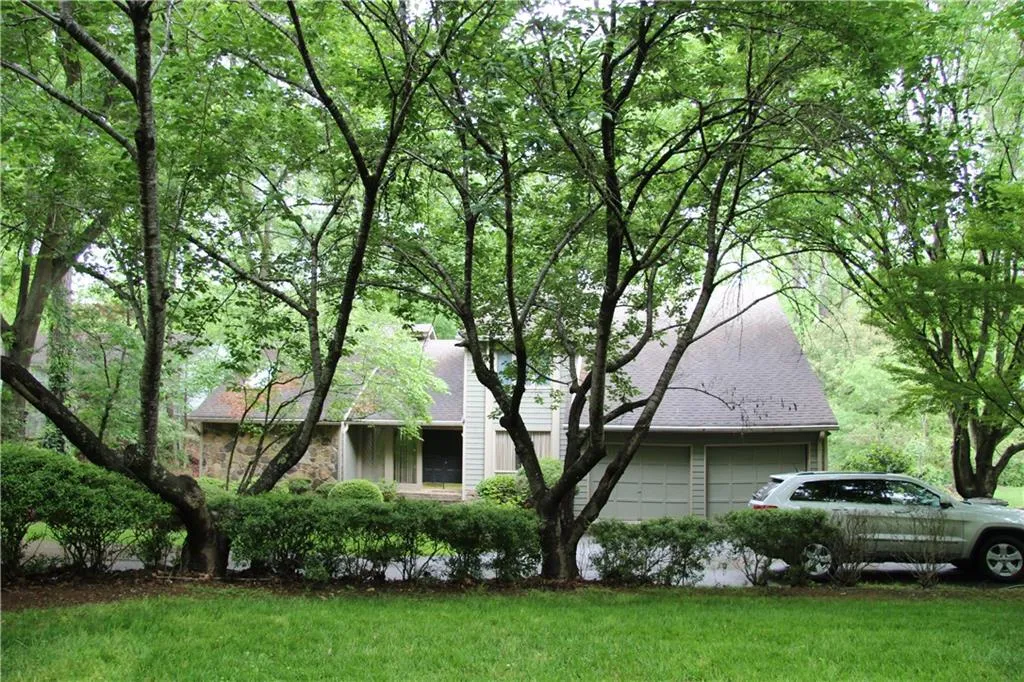 250 Mark Trail, Sandy Springs, Georgia 30328, 4 Bedrooms Bedrooms, ,3 BathroomsBathrooms,Residential,Sold,250 Mark Trail,5838861