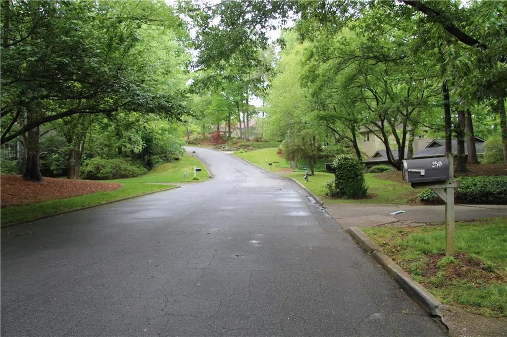 250 Mark Trail, Sandy Springs, Georgia 30328, 4 Bedrooms Bedrooms, ,3 BathroomsBathrooms,Residential,Sold,250 Mark Trail,5838861