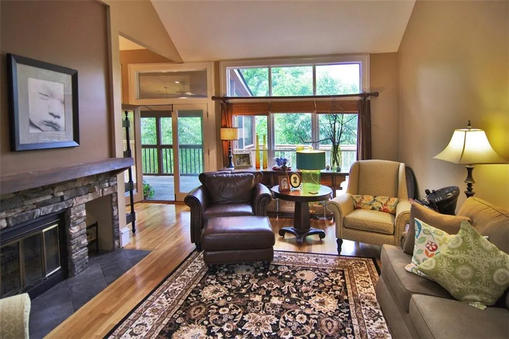 34 Greenland Trace, Sandy Springs, Georgia 30342, 4 Bedrooms Bedrooms, ,4 BathroomsBathrooms,Residential,Sold,34 Greenland Trace,5685502