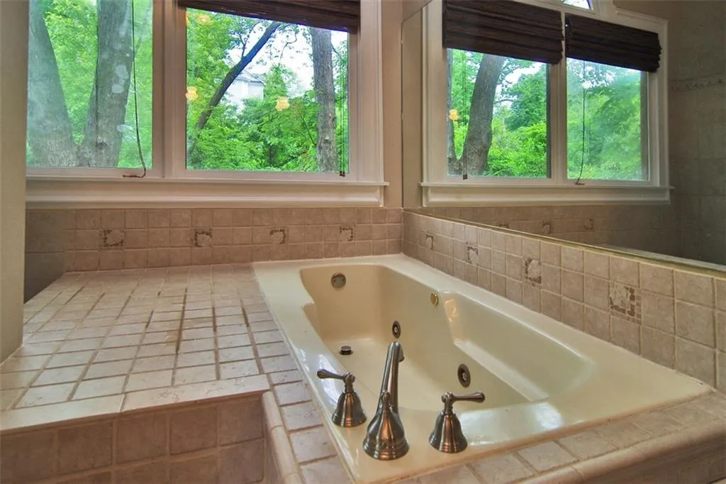 34 Greenland Trace, Sandy Springs, Georgia 30342, 4 Bedrooms Bedrooms, ,4 BathroomsBathrooms,Residential,Sold,34 Greenland Trace,5685502