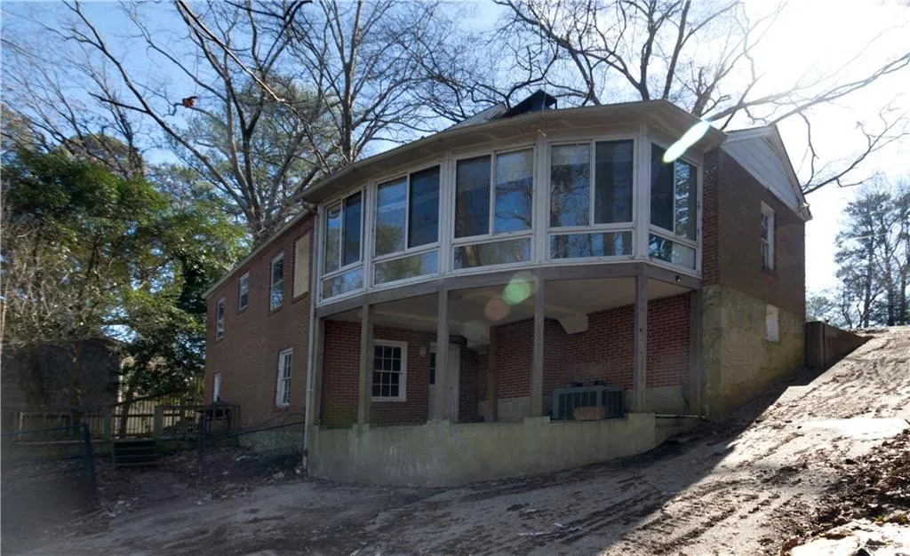 100 Mount Paran Road Ne, Sandy Springs, Georgia 30342, 3 Bedrooms Bedrooms, ,2 BathroomsBathrooms,Residential,Sold,100 Mount Paran Road Ne,7174178