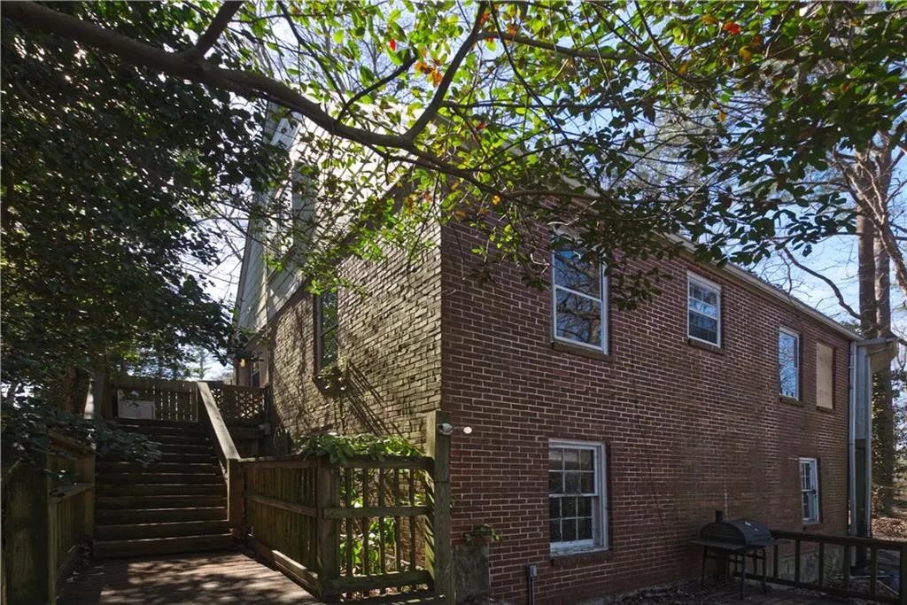 100 Mount Paran Road Ne, Sandy Springs, Georgia 30342, 3 Bedrooms Bedrooms, ,2 BathroomsBathrooms,Residential,Sold,100 Mount Paran Road Ne,7174178