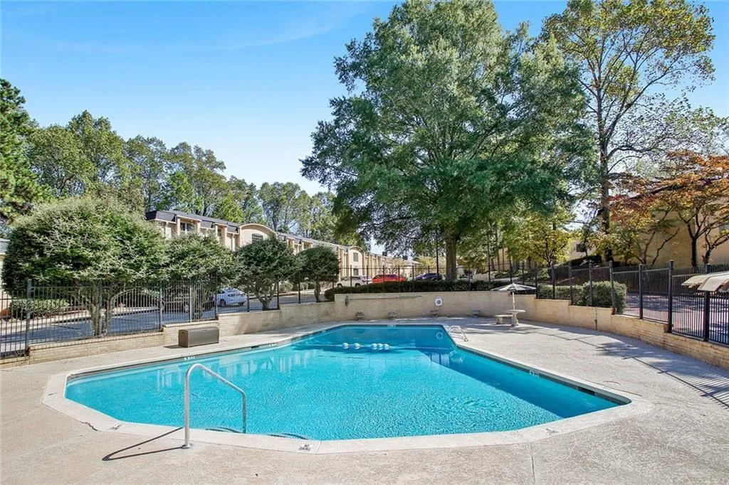 5400 Roswell Road Unit D4, Atlanta, Georgia 30342, 3 Bedrooms Bedrooms, ,2 BathroomsBathrooms,Residential,Sold,5400 Roswell Road Unit D4,6733697