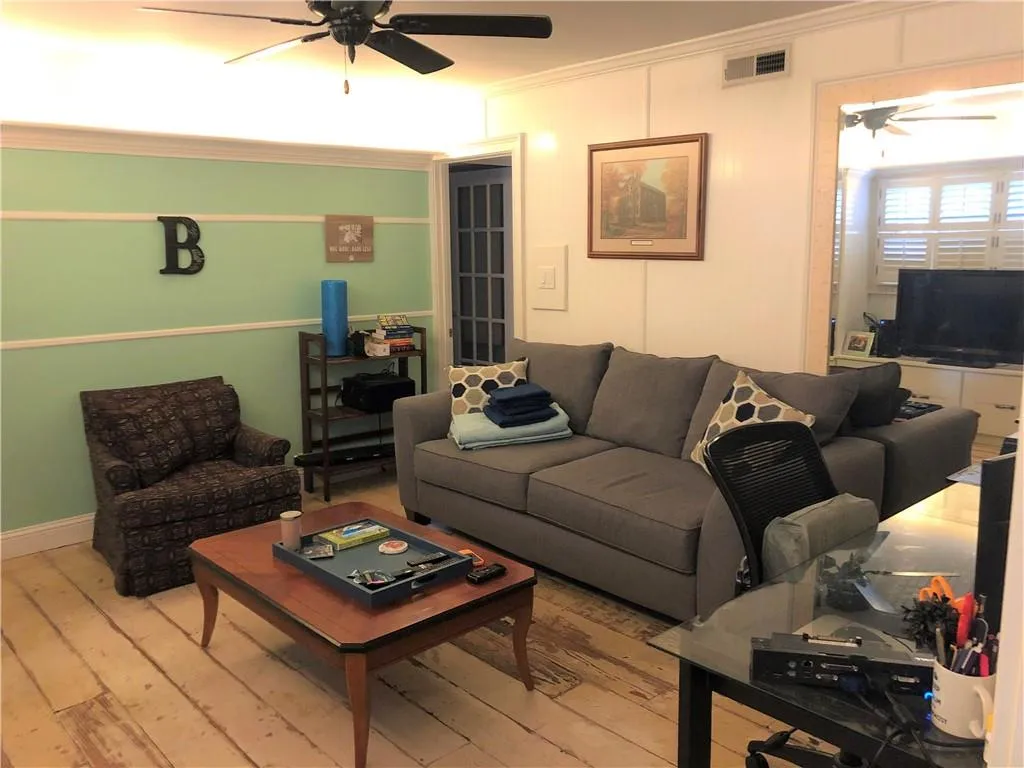 5400 Roswell Road Unit D4, Atlanta, Georgia 30342, 3 Bedrooms Bedrooms, ,2 BathroomsBathrooms,Residential,Sold,5400 Roswell Road Unit D4,6733697