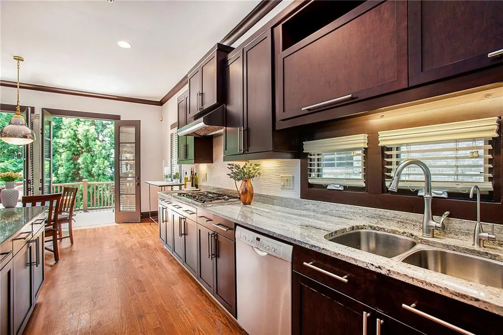 613 Esfun Trace, Atlanta, Georgia 30328, 4 Bedrooms Bedrooms, ,4 BathroomsBathrooms,Residential,Sold,613 Esfun Trace,7400149