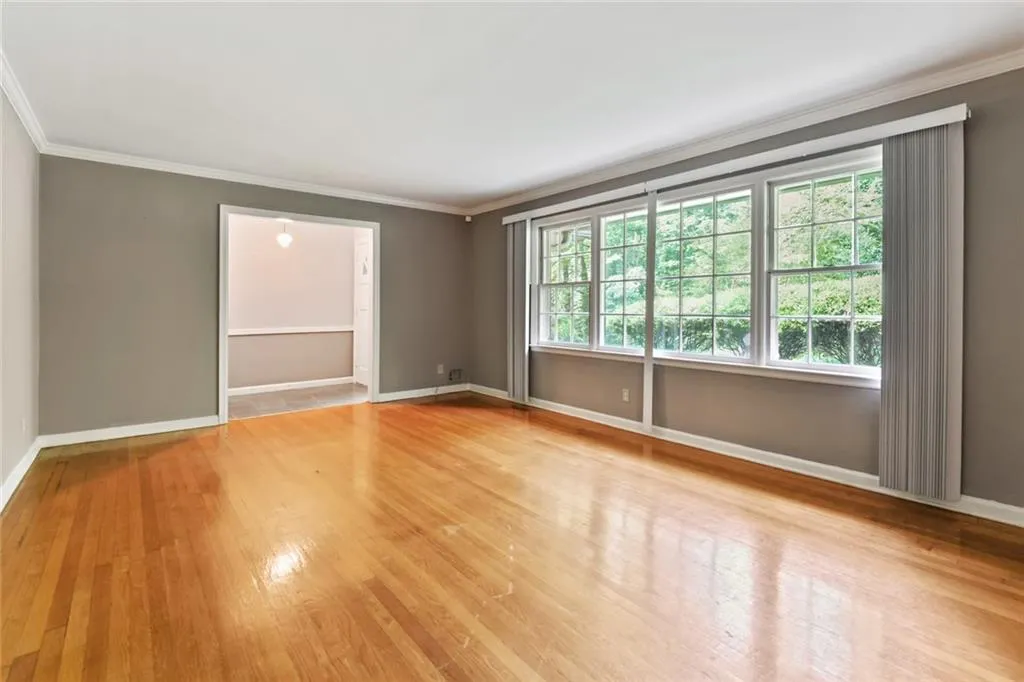5325 Peachtree Dunwoody Road, Sandy Springs, Georgia 30342, 4 Bedrooms Bedrooms, ,3 BathroomsBathrooms,Residential,Sold,5325 Peachtree Dunwoody Road,6898928
