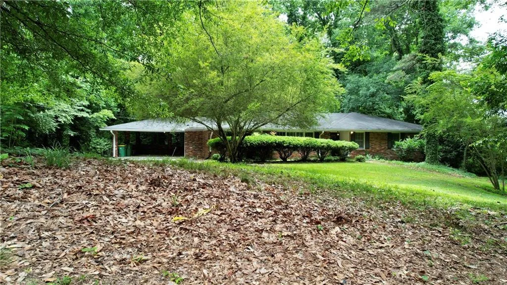 5325 Peachtree Dunwoody Road, Sandy Springs, Georgia 30342, 4 Bedrooms Bedrooms, ,3 BathroomsBathrooms,Residential,Sold,5325 Peachtree Dunwoody Road,6898928