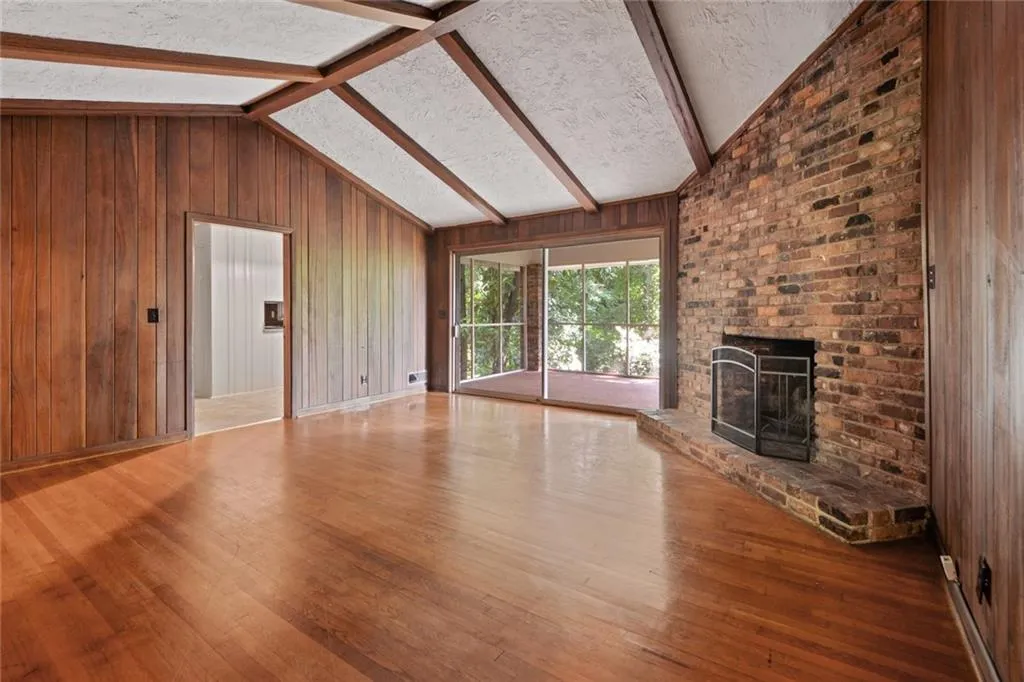 5325 Peachtree Dunwoody Road, Sandy Springs, Georgia 30342, 4 Bedrooms Bedrooms, ,3 BathroomsBathrooms,Residential,Sold,5325 Peachtree Dunwoody Road,6898928