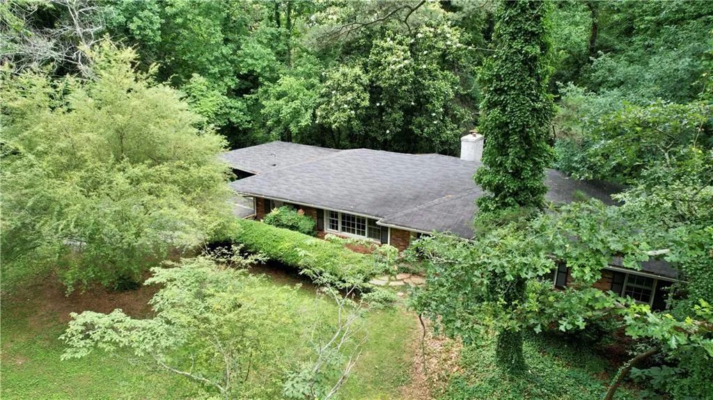 5325 Peachtree Dunwoody Road, Sandy Springs, Georgia 30342, 4 Bedrooms Bedrooms, ,3 BathroomsBathrooms,Residential,Sold,5325 Peachtree Dunwoody Road,6898928