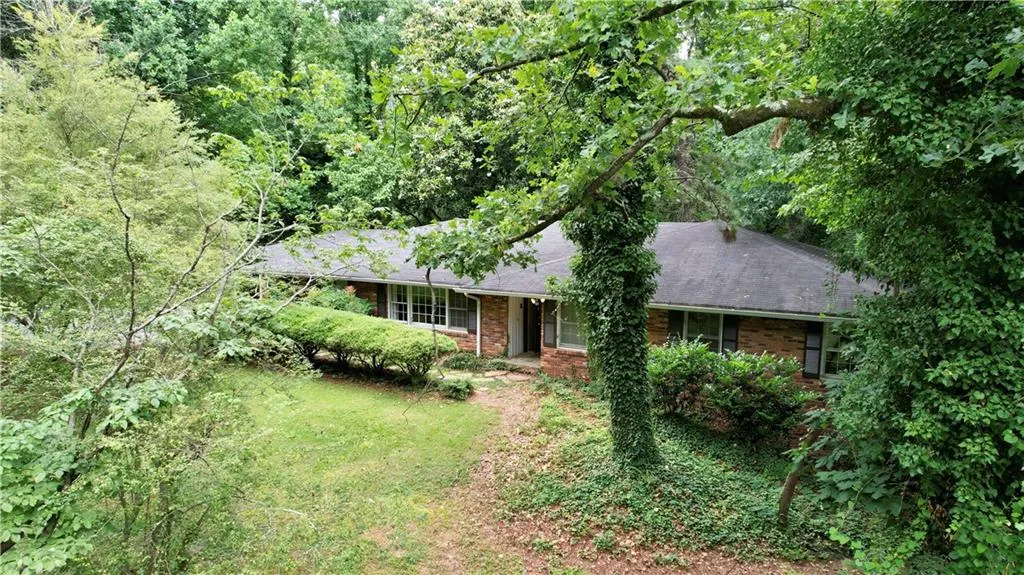 5325 Peachtree Dunwoody Road, Sandy Springs, Georgia 30342, 4 Bedrooms Bedrooms, ,3 BathroomsBathrooms,Residential,Sold,5325 Peachtree Dunwoody Road,6898928