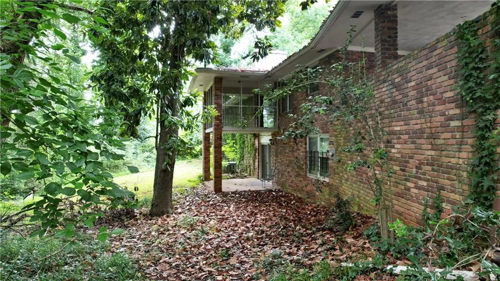 5325 Peachtree Dunwoody Road, Sandy Springs, Georgia 30342, 4 Bedrooms Bedrooms, ,3 BathroomsBathrooms,Residential,Sold,5325 Peachtree Dunwoody Road,6898928