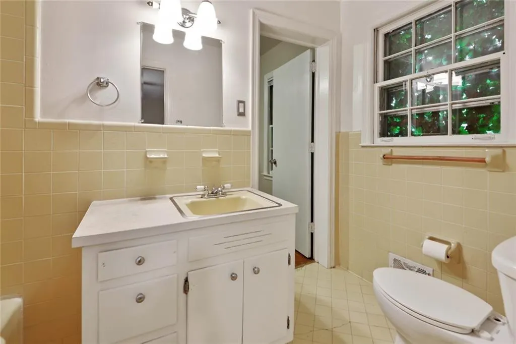 5325 Peachtree Dunwoody Road, Sandy Springs, Georgia 30342, 4 Bedrooms Bedrooms, ,3 BathroomsBathrooms,Residential,Sold,5325 Peachtree Dunwoody Road,6898928