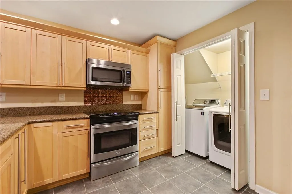 7750 Roswell Road Unit 6a, Atlanta, Georgia 30350, 3 Bedrooms Bedrooms, ,2 BathroomsBathrooms,Residential,Sold,7750 Roswell Road Unit 6a,6100622