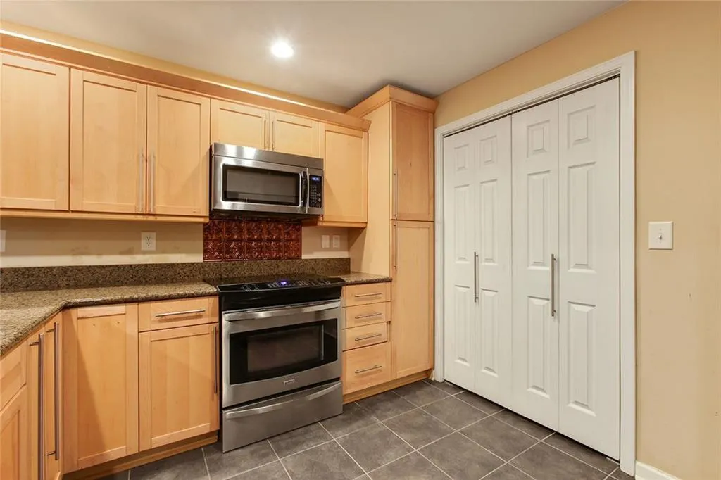 7750 Roswell Road Unit 6a, Atlanta, Georgia 30350, 3 Bedrooms Bedrooms, ,2 BathroomsBathrooms,Residential,Sold,7750 Roswell Road Unit 6a,6100622