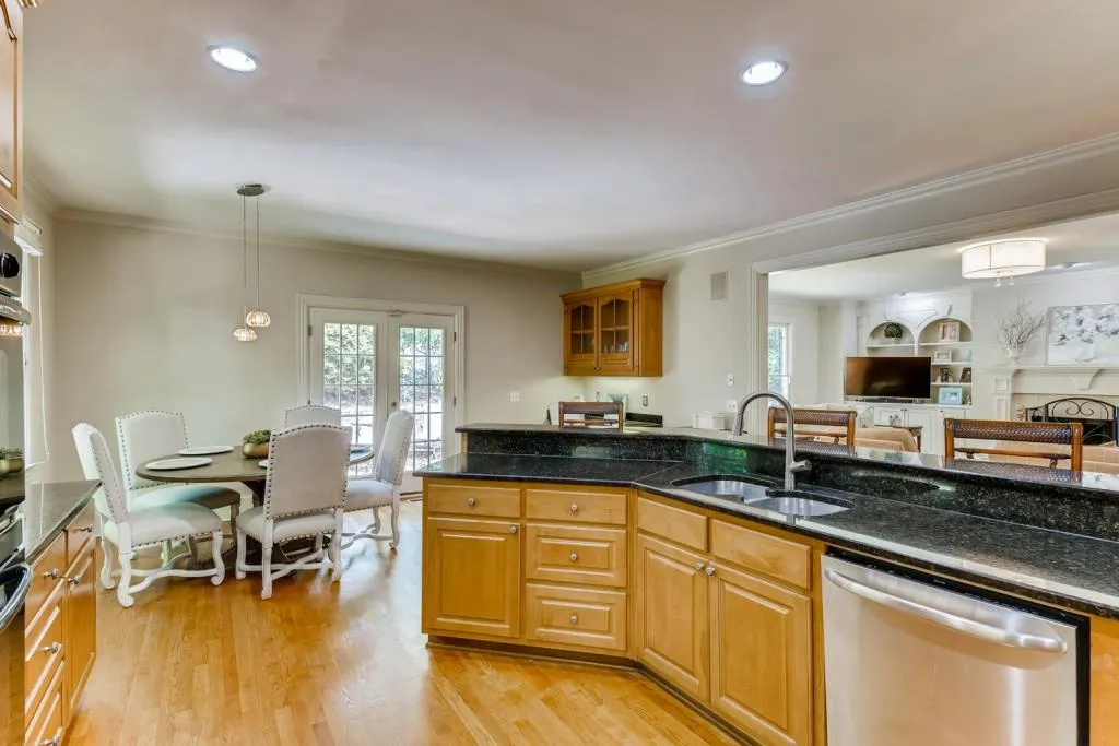 330 Wynland Trace, Sandy Springs, Georgia 30350, 5 Bedrooms Bedrooms, ,6 BathroomsBathrooms,Residential,Sold,330 Wynland Trace,6733719