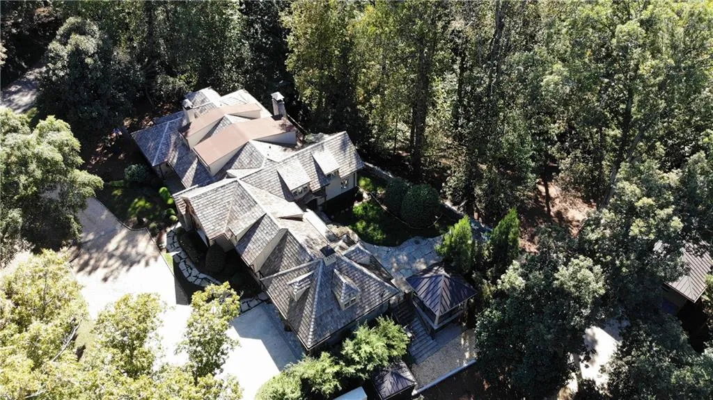 5200 Long Island Drive, Atlanta, Georgia 30327, 5 Bedrooms Bedrooms, ,4 BathroomsBathrooms,Residential,Sold,5200 Long Island Drive,6630205