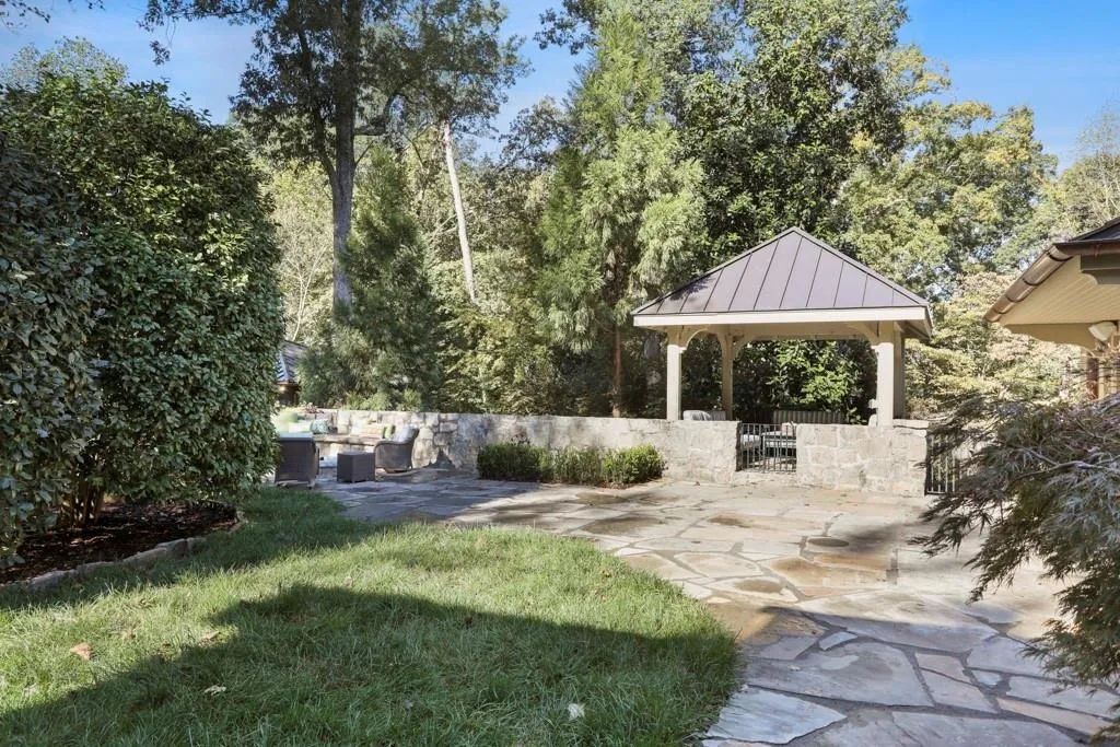 5200 Long Island Drive, Atlanta, Georgia 30327, 5 Bedrooms Bedrooms, ,4 BathroomsBathrooms,Residential,Sold,5200 Long Island Drive,6630205