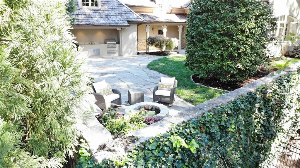 5200 Long Island Drive, Atlanta, Georgia 30327, 5 Bedrooms Bedrooms, ,4 BathroomsBathrooms,Residential,Sold,5200 Long Island Drive,6630205