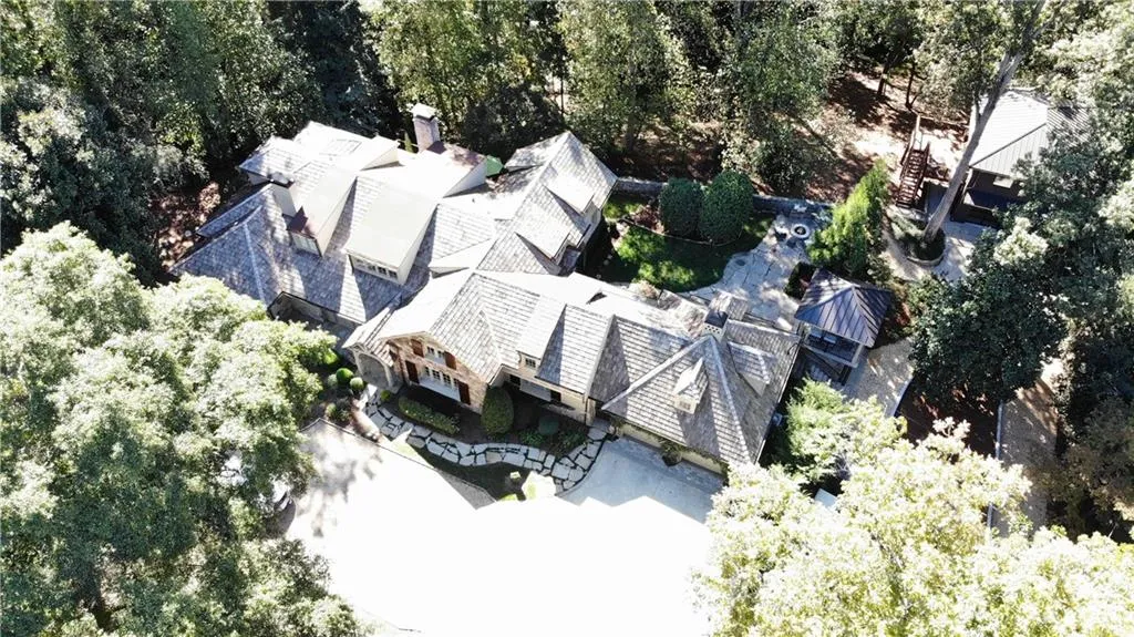 5200 Long Island Drive, Atlanta, Georgia 30327, 5 Bedrooms Bedrooms, ,4 BathroomsBathrooms,Residential,Sold,5200 Long Island Drive,6630205