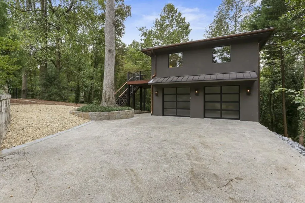 5200 Long Island Drive, Atlanta, Georgia 30327, 5 Bedrooms Bedrooms, ,4 BathroomsBathrooms,Residential,Sold,5200 Long Island Drive,6630205