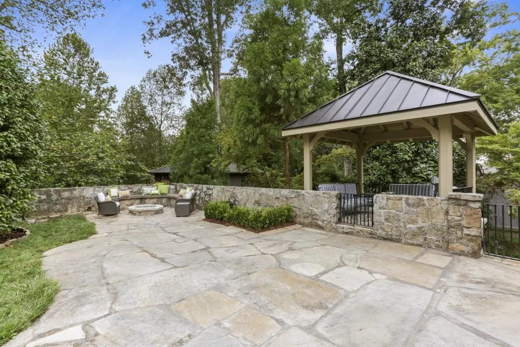 5200 Long Island Drive, Atlanta, Georgia 30327, 5 Bedrooms Bedrooms, ,4 BathroomsBathrooms,Residential,Sold,5200 Long Island Drive,6630205