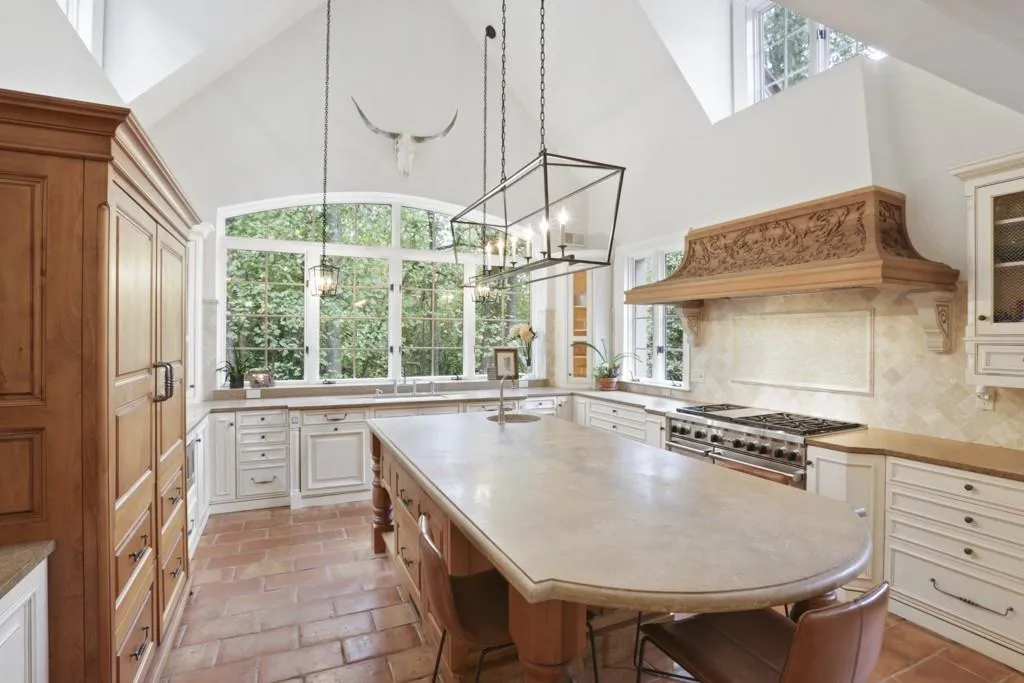5200 Long Island Drive, Atlanta, Georgia 30327, 5 Bedrooms Bedrooms, ,4 BathroomsBathrooms,Residential,Sold,5200 Long Island Drive,6630205