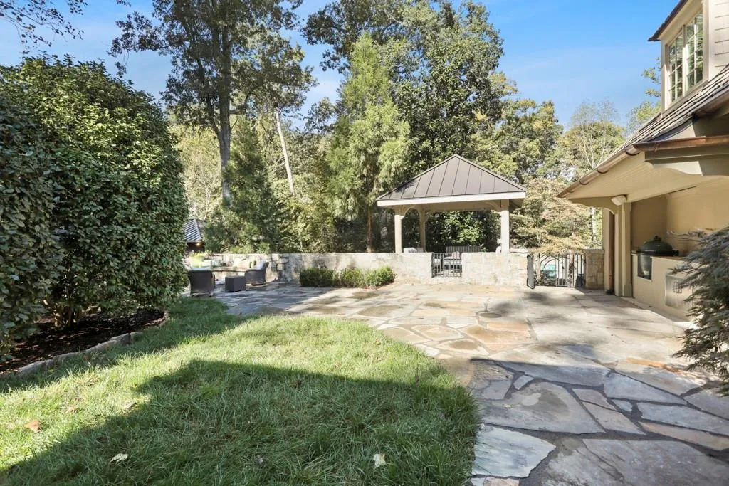 5200 Long Island Drive, Atlanta, Georgia 30327, 5 Bedrooms Bedrooms, ,4 BathroomsBathrooms,Residential,Sold,5200 Long Island Drive,6630205