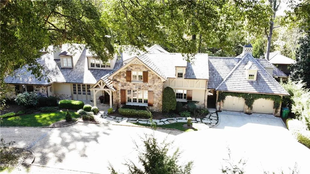 5200 Long Island Drive, Atlanta, Georgia 30327, 5 Bedrooms Bedrooms, ,4 BathroomsBathrooms,Residential,Sold,5200 Long Island Drive,6630205