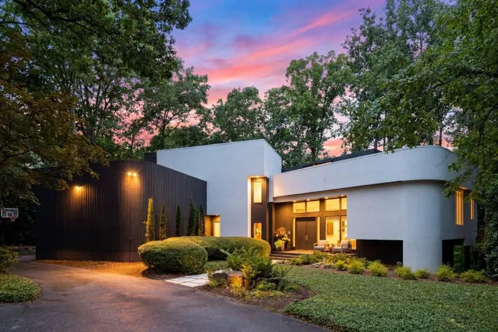 13 Heards Overlook Court, Sandy Springs, Georgia 30328