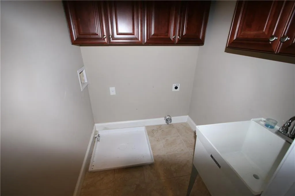 5055 Spalding Drive, Sandy Springs, Georgia 30350, 4 Bedrooms Bedrooms, ,2 BathroomsBathrooms,Residential,Sold,5055 Spalding Drive,5774145