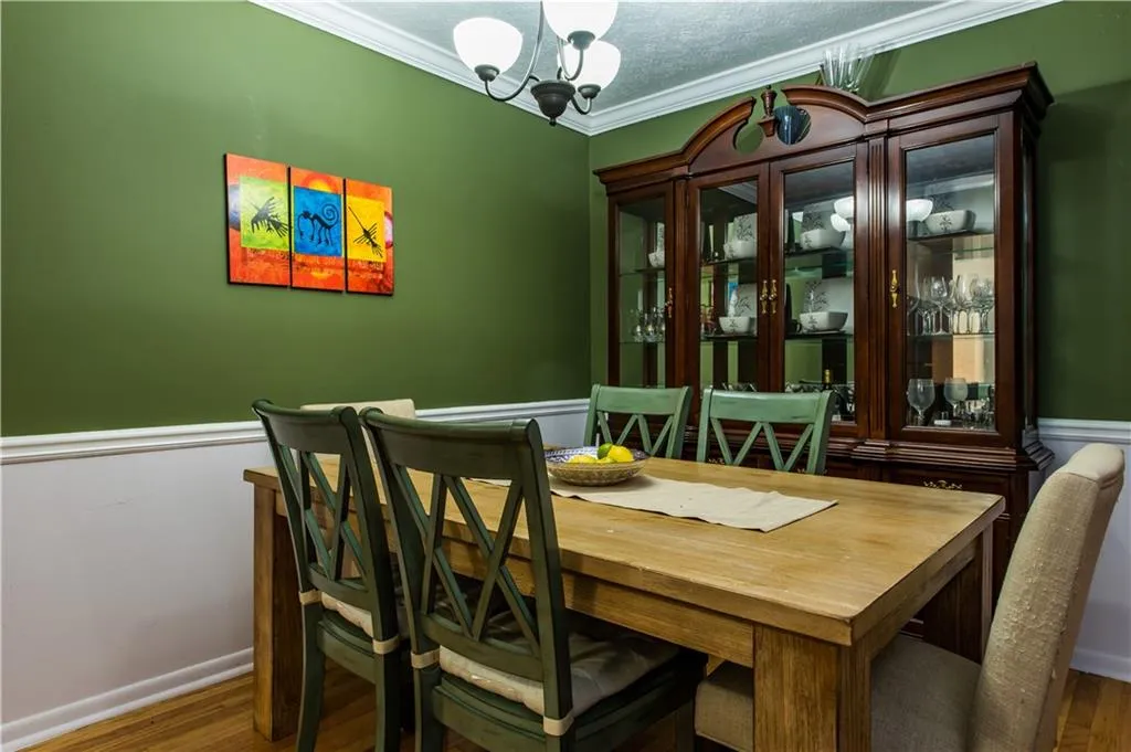 5147 Roswell Road Unit 5, Atlanta, Georgia 30342, 2 Bedrooms Bedrooms, ,1 BathroomBathrooms,Residential,Sold,5147 Roswell Road Unit 5,5873791