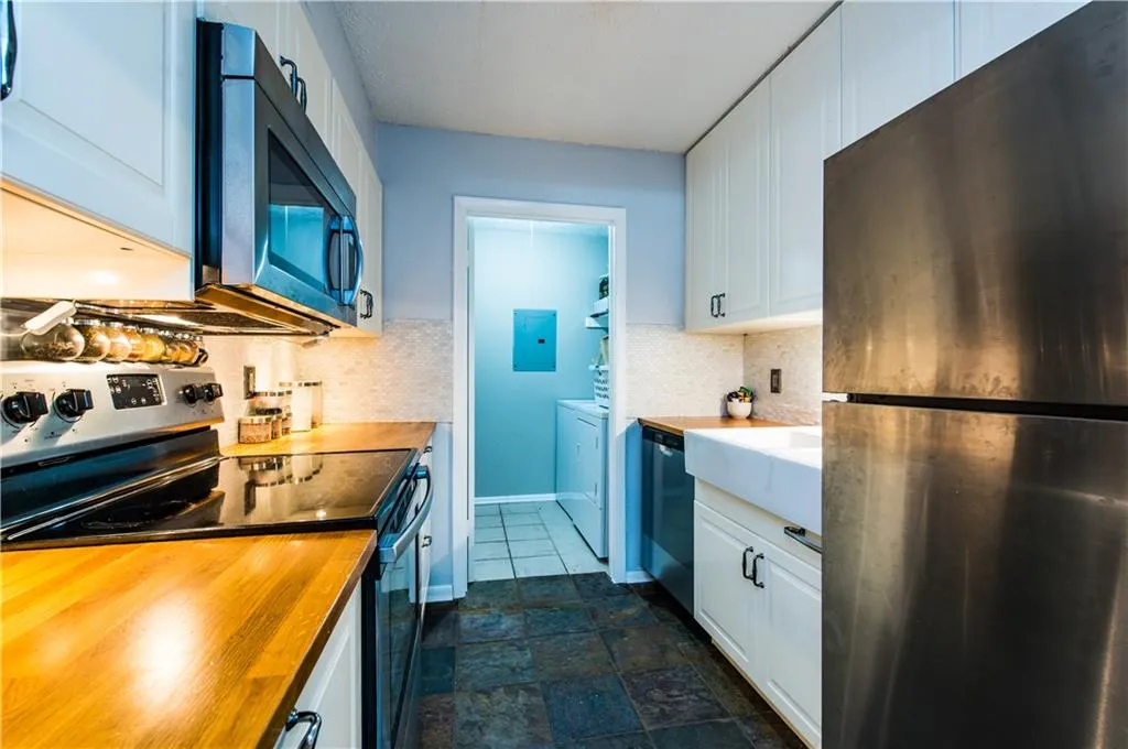 5147 Roswell Road Unit 5, Atlanta, Georgia 30342, 2 Bedrooms Bedrooms, ,1 BathroomBathrooms,Residential,Sold,5147 Roswell Road Unit 5,5873791