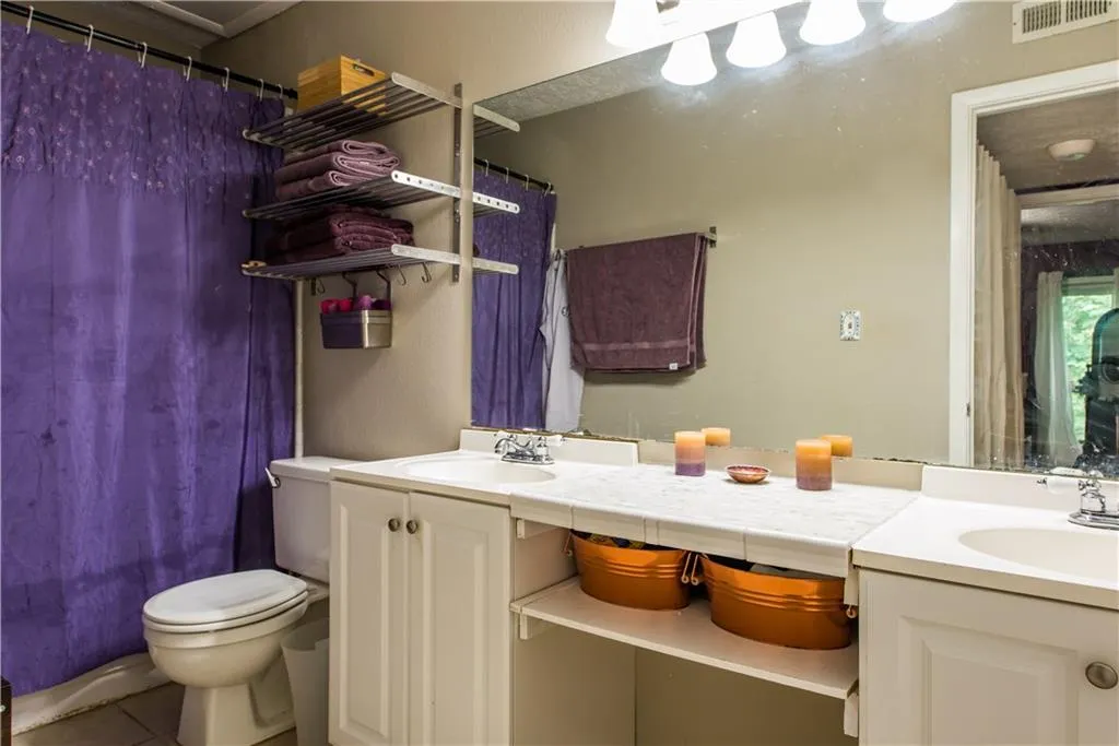 5147 Roswell Road Unit 5, Atlanta, Georgia 30342, 2 Bedrooms Bedrooms, ,1 BathroomBathrooms,Residential,Sold,5147 Roswell Road Unit 5,5873791