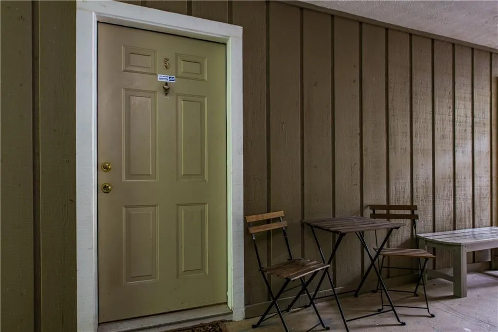 5147 Roswell Road Unit 5, Atlanta, Georgia 30342, 2 Bedrooms Bedrooms, ,1 BathroomBathrooms,Residential,Sold,5147 Roswell Road Unit 5,5873791