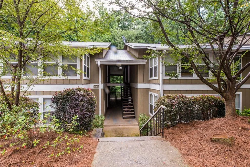 5147 Roswell Road Unit 5, Atlanta, Georgia 30342, 2 Bedrooms Bedrooms, ,1 BathroomBathrooms,Residential,Sold,5147 Roswell Road Unit 5,5873791