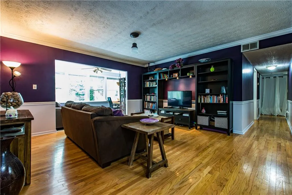 5147 Roswell Road Unit 5, Atlanta, Georgia 30342, 2 Bedrooms Bedrooms, ,1 BathroomBathrooms,Residential,Sold,5147 Roswell Road Unit 5,5873791